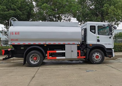 國六東風(fēng)多利卡D9普通液體運輸車圖片 國六東風(fēng)多利卡D9普通液體運輸車圖片