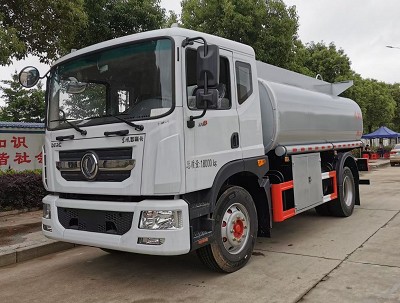 國六東風(fēng)多利卡D9普通液體運輸車圖片 國六東風(fēng)多利卡D9普通液體運輸車圖片