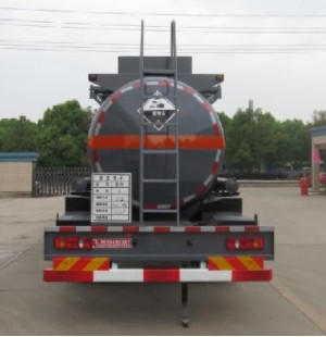 國六東風(fēng)天錦小三軸8類腐蝕性物品罐式運(yùn)輸車后尾部圖片 國六東風(fēng)天錦小三軸8類腐蝕性物品罐式運(yùn)輸車后尾部圖片