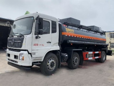 國六東風(fēng)天錦小三軸8類腐蝕性物品罐式運(yùn)輸車 國六東風(fēng)天錦小三軸8類腐蝕性物品罐式運(yùn)輸車