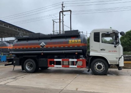國六東風(fēng)天錦腐蝕性物品罐式運輸車圖片 國六東風(fēng)天錦腐蝕性物品罐式運輸車圖片