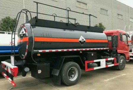 東風(fēng)天錦單橋SCS5180GFWDFH型腐蝕性物品罐式運(yùn)輸車(chē) 東風(fēng)天錦單橋SCS5180GFWDFH型腐蝕性物品罐式運(yùn)輸車(chē)