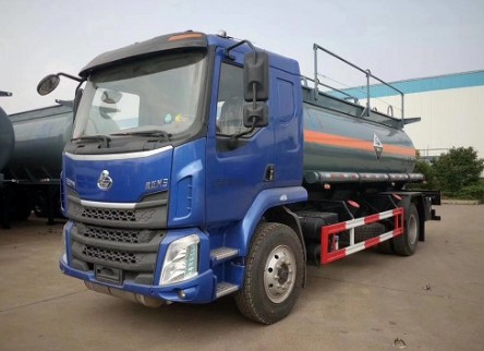 東風(fēng)柳汽單橋DLQ5180GFWLZ5型腐蝕性物品罐式運輸車 東風(fēng)柳汽單橋DLQ5180GFWLZ5型腐蝕性物品罐式運輸車