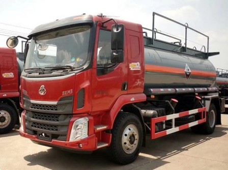 東風(fēng)柳汽單橋DLQ5180GFWLZ5型腐蝕性物品罐式運輸車 東風(fēng)柳汽單橋DLQ5180GFWLZ5型腐蝕性物品罐式運輸車