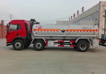 解放龍V小三軸前四后四SLS5253GFWC5V型腐蝕性物品罐式運輸車 解放龍V小三軸前四后四SLS5253GFWC5V型腐蝕性物品罐式運輸車