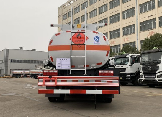 國(guó)六解放(J6F)7噸油罐車(chē)|加油車(chē) 國(guó)六解放(J6F)7噸油罐車(chē)|加油車(chē)