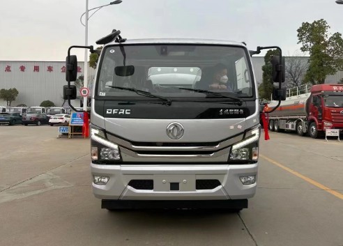 5噸東風(fēng)多利卡D6油罐車(chē) 5噸東風(fēng)多利卡D6油罐車(chē)