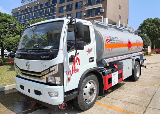 東風多利卡8噸油罐車 東風多利卡8噸油罐車